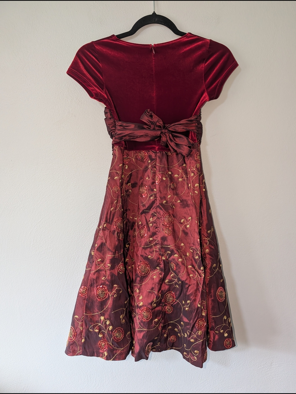10 Girls Burgundy Velvet & Embroidered Party Dress - Picture 2 of 3
